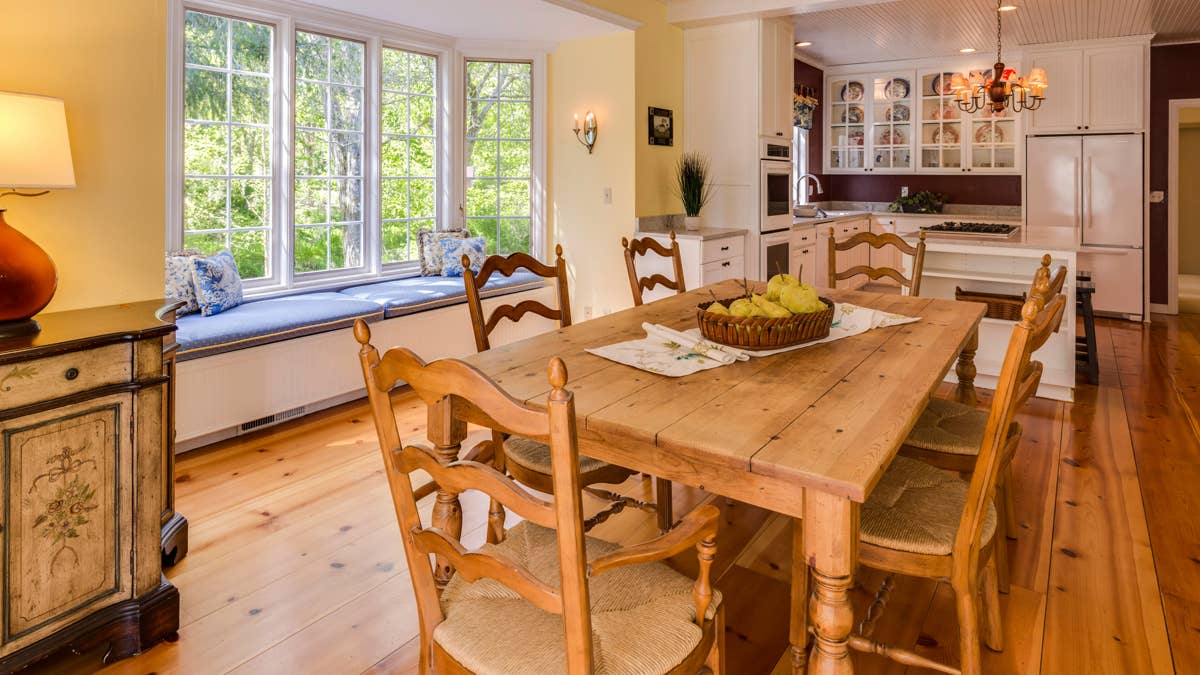 5 things interior designers say you should never buy in a matching set