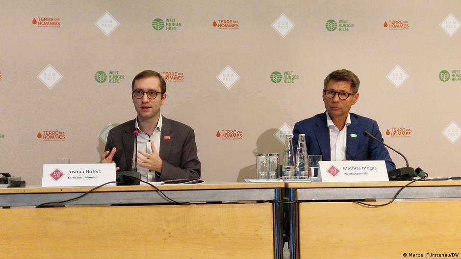 Joshua Hofert (left) and Mathias Mogge presented the 'Kompass 2026' report on development aid in Berlin on Wednesday