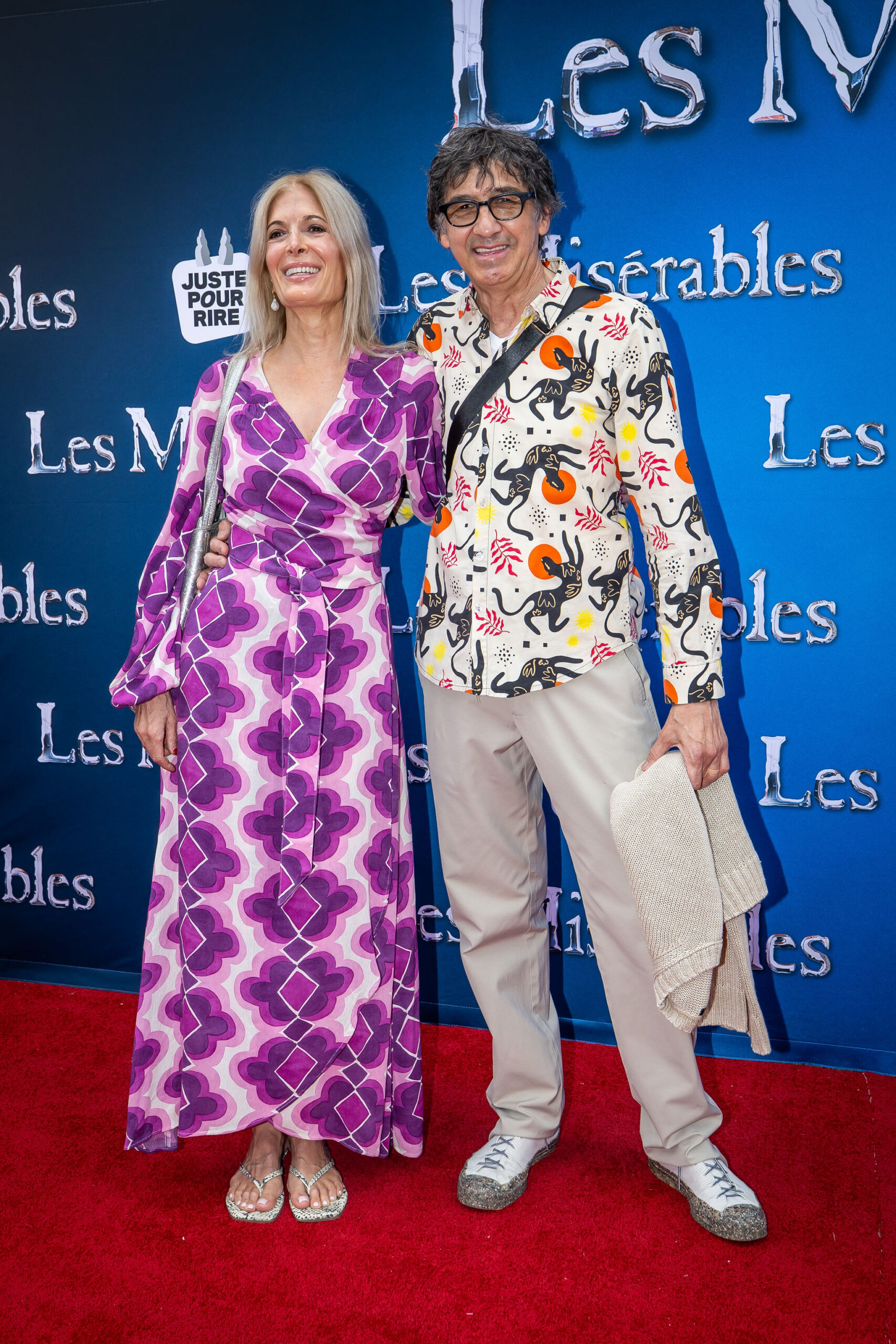 Retour sur le superbe tapis rouge de la première de la comédie musicale ...
