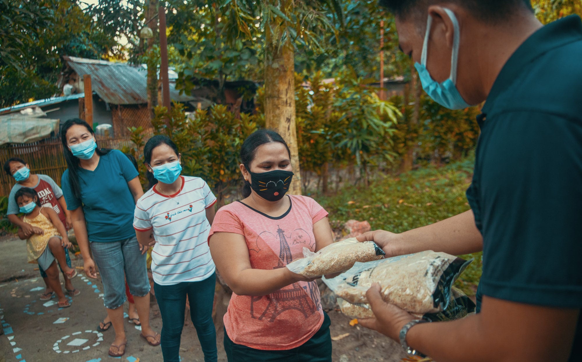 An volunteer distributes food aid to people in need in the Philippines. Photo: International Care Ministries