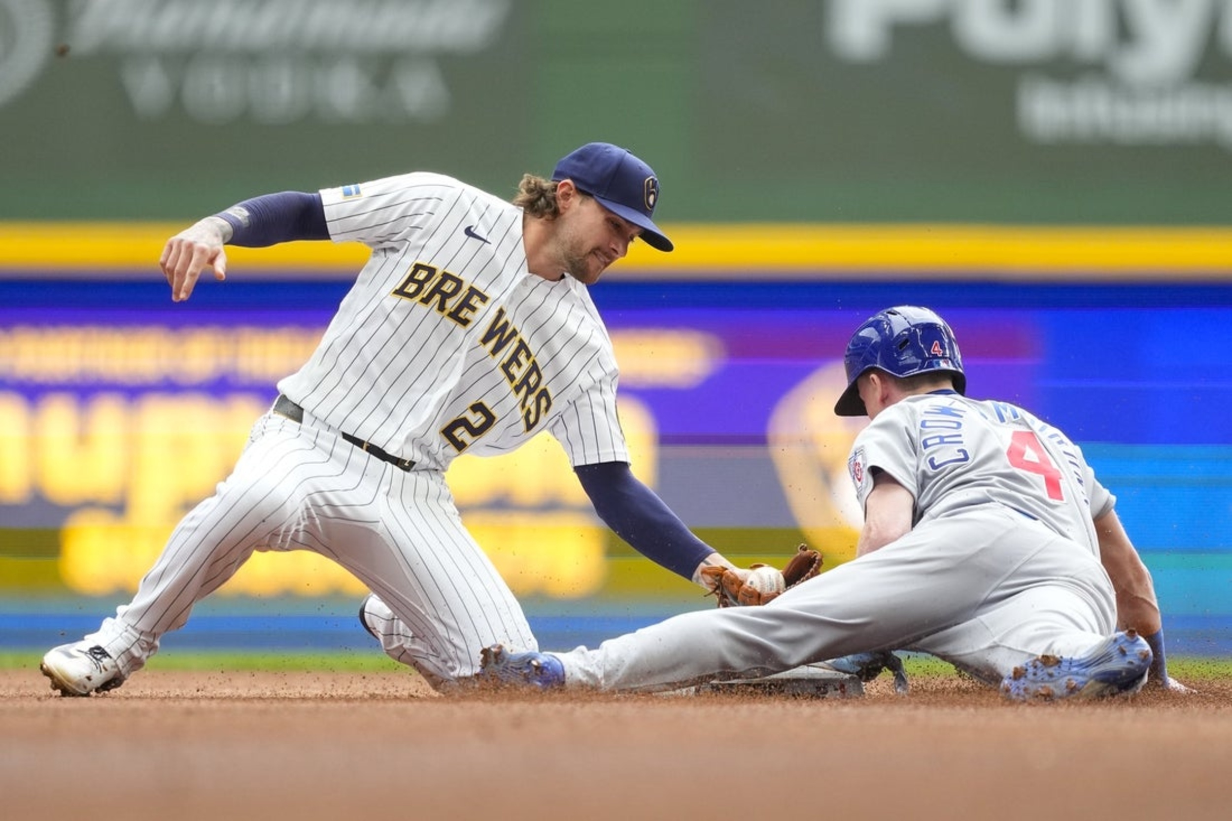 Cubs take series from Brewers with 3-run 10th inning