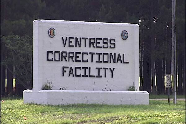 Man arrested after alleged contraband attempt at Alabama prison