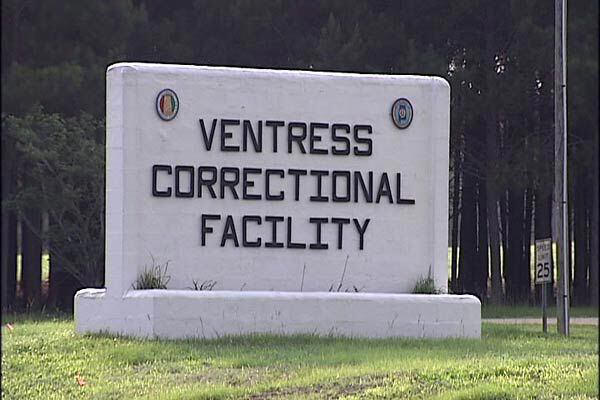 Man arrested after alleged contraband attempt at Alabama prison