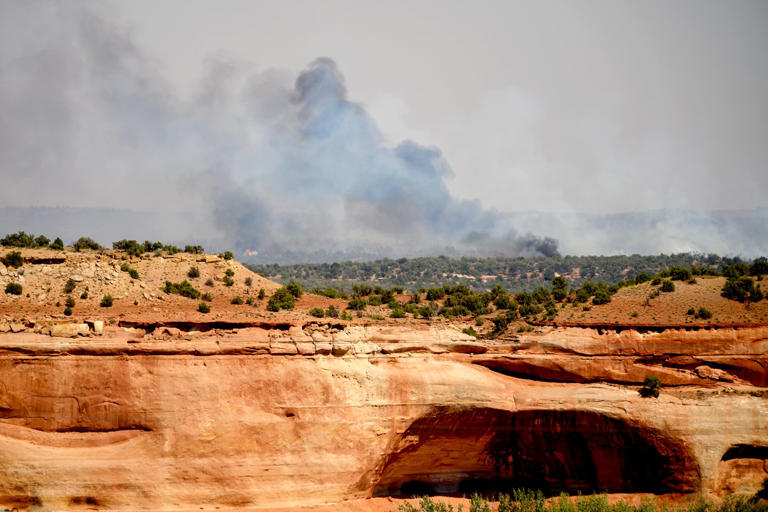 3 firefighters killed in Colorado as wildfires stoked by heat, wind ...