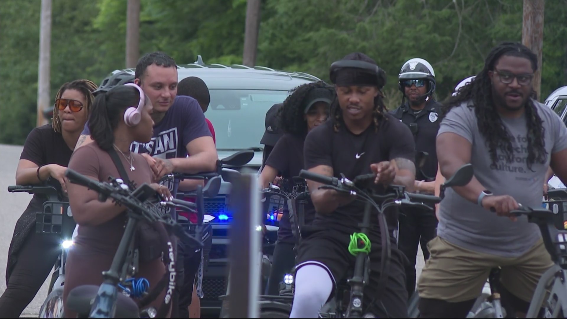 Bikers take over Youngstown's east side for community bike ride