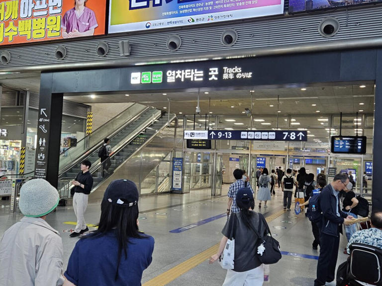 Inside the little-known cafeterias hidden throughout Seoul's subway ...