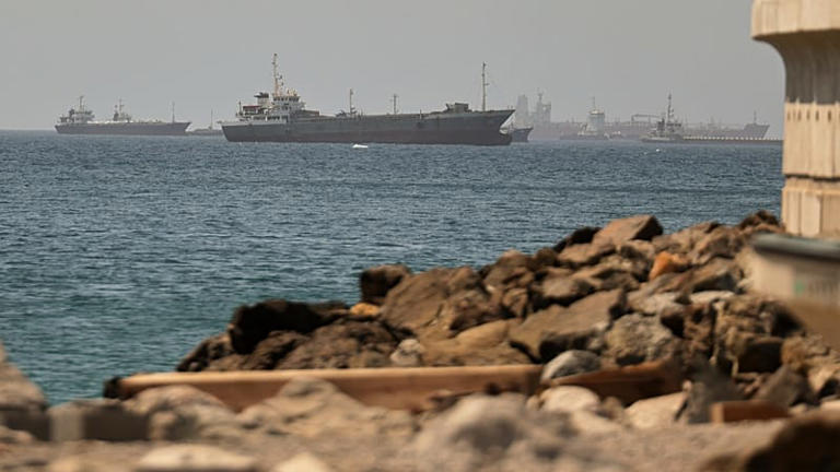 El 16 de junio de 2026, se observan buques cisterna y de carga en el Golfo de Omán, a lo largo de las rutas que conectan el Estrecho de Ormuz con el Mar Arábigo.