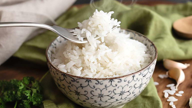 Riz trop cuit : l'astuce toute simple pour lui redonner une texture ...