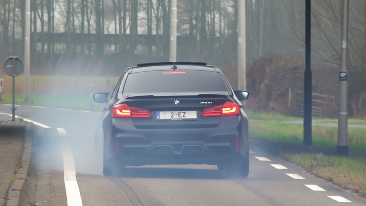 Police helicopter catches sports cars doing burnouts and full throttle