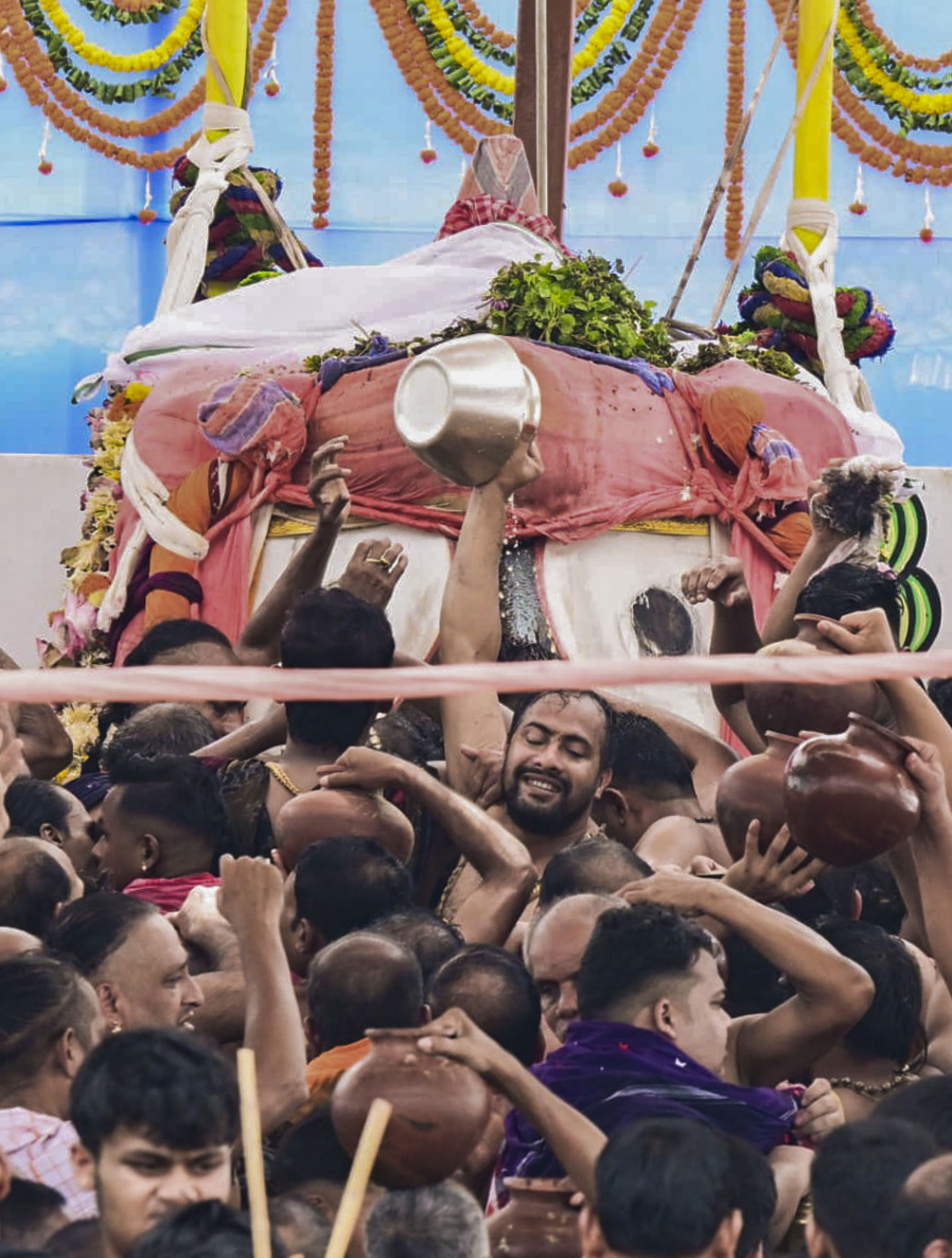 Lakhs witness 'Snana Yatra', 'Gaja Besha' of Lord Jagannath in Odisha's ...