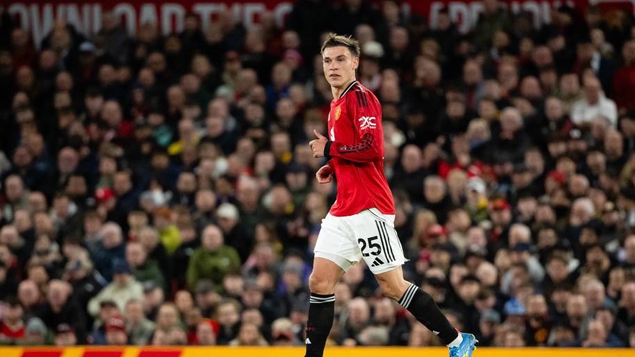 'Rock bottom'—Man Utd midfielder confirms serious injury, vows to ...
