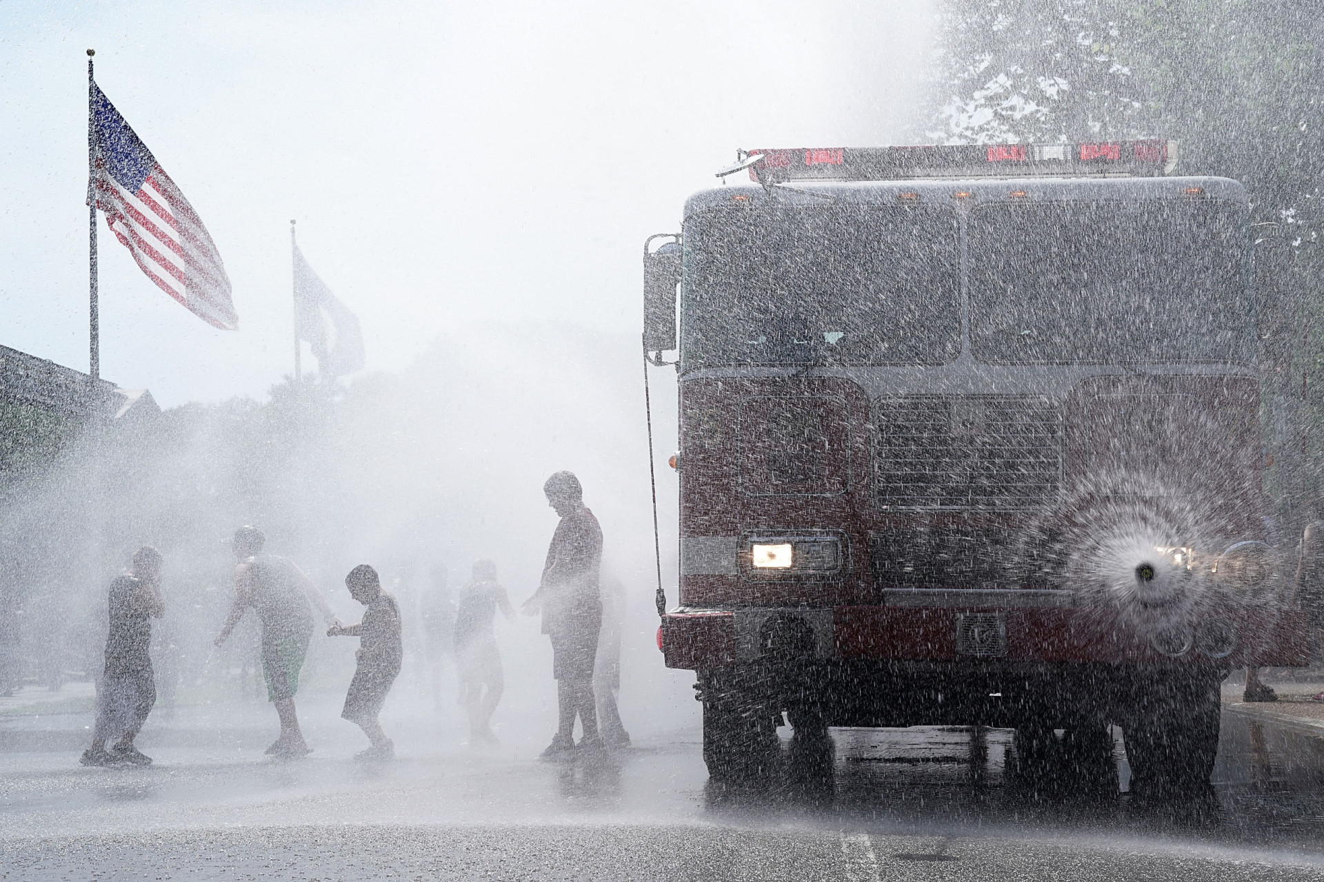 Record heat wave threatens Fourth of July plans