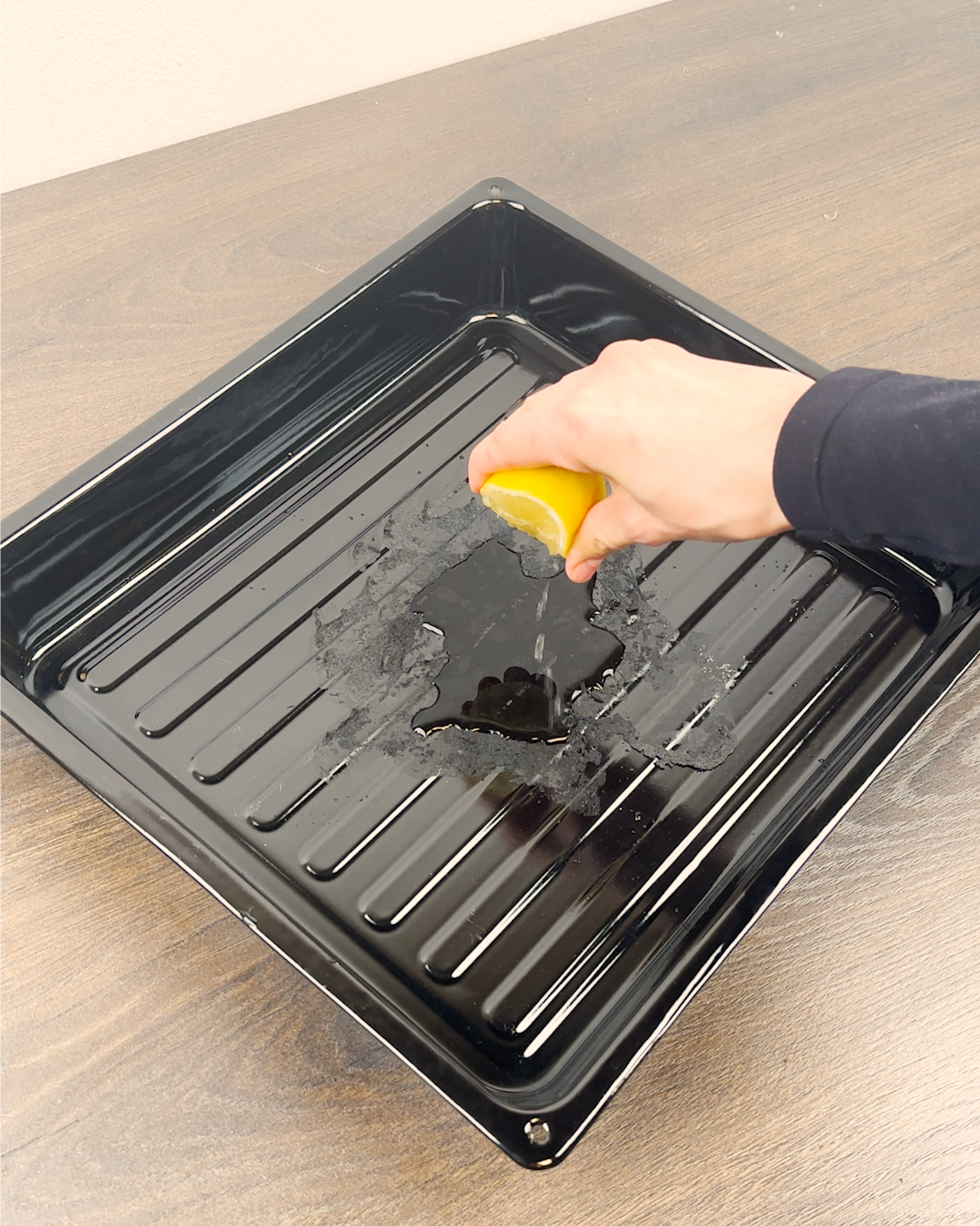Clean your baking tray without scrubbing
