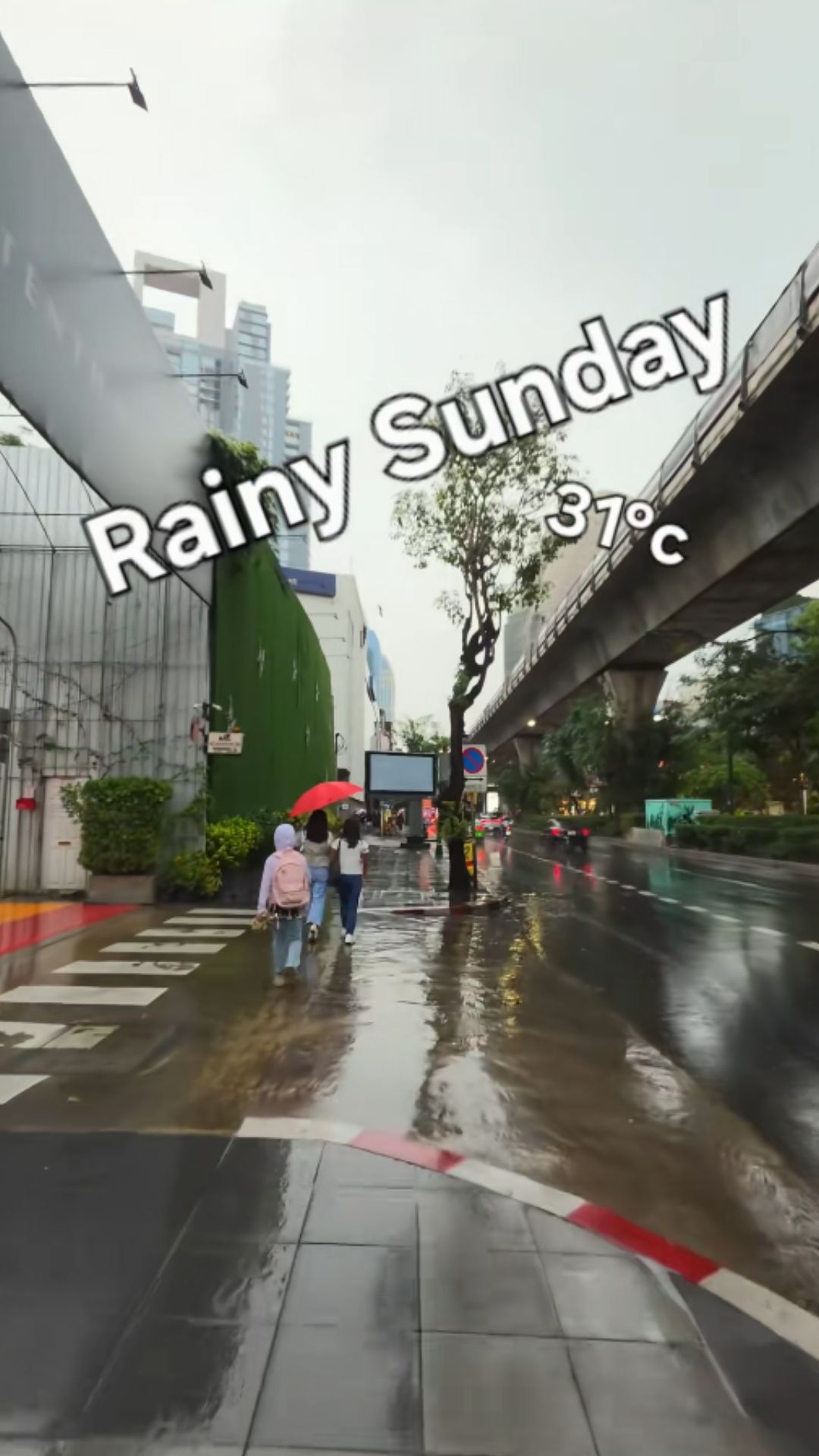Sukhumvit Road Rainy Season Car Splash Bangkok Street Moment