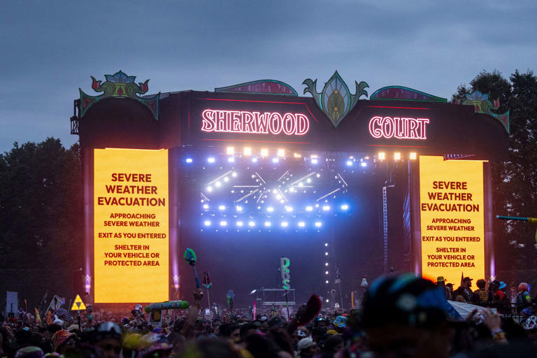 Tens of thousands of festivalgoers forced to evacuate on final night of ...