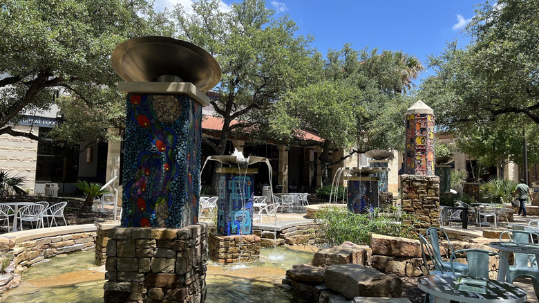 Texas' massive outdoor San Antonio mall is full of fun shops, upscale restaurants, and scenic design