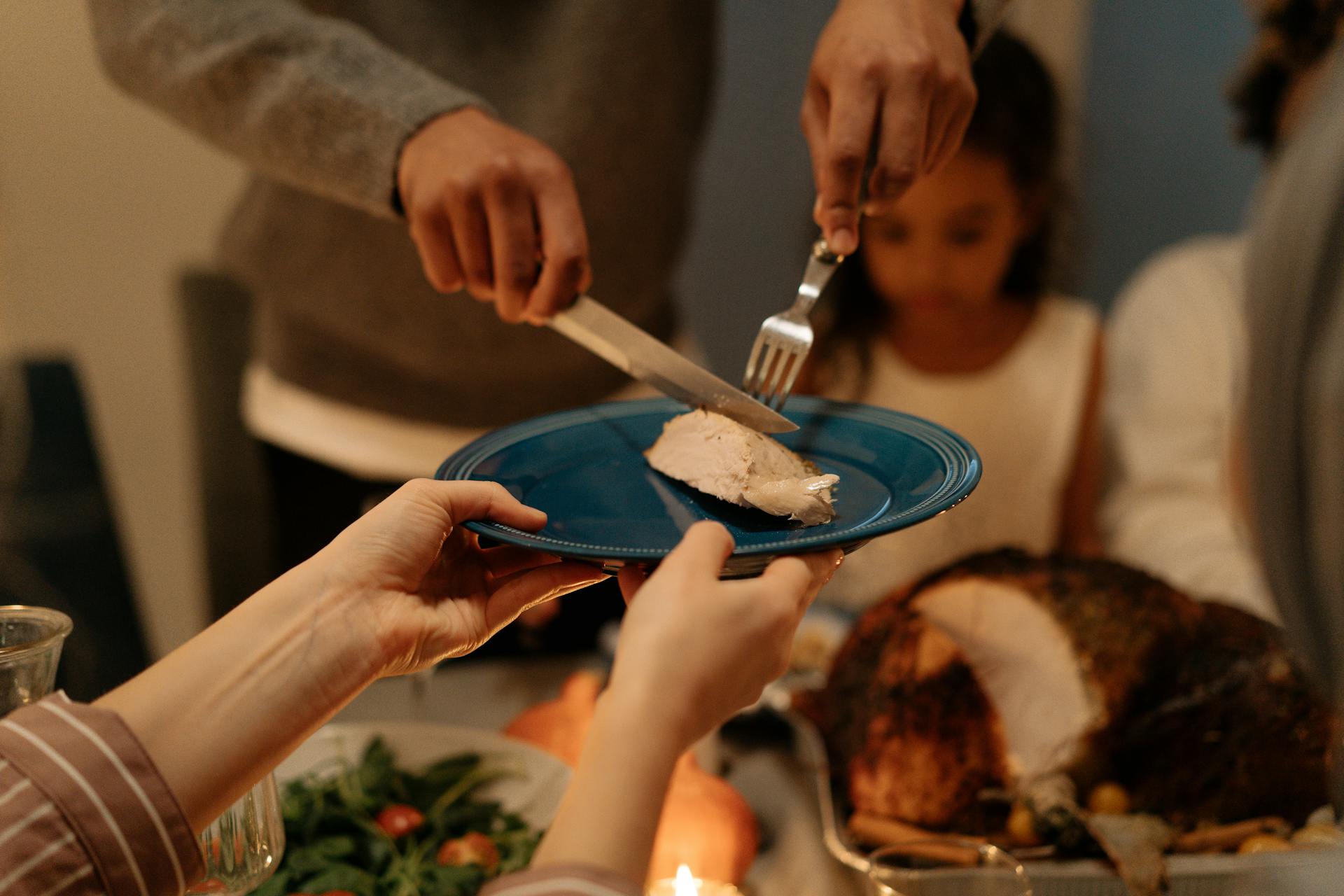 These 10 mealtime rituals speak volumes about family dynamics