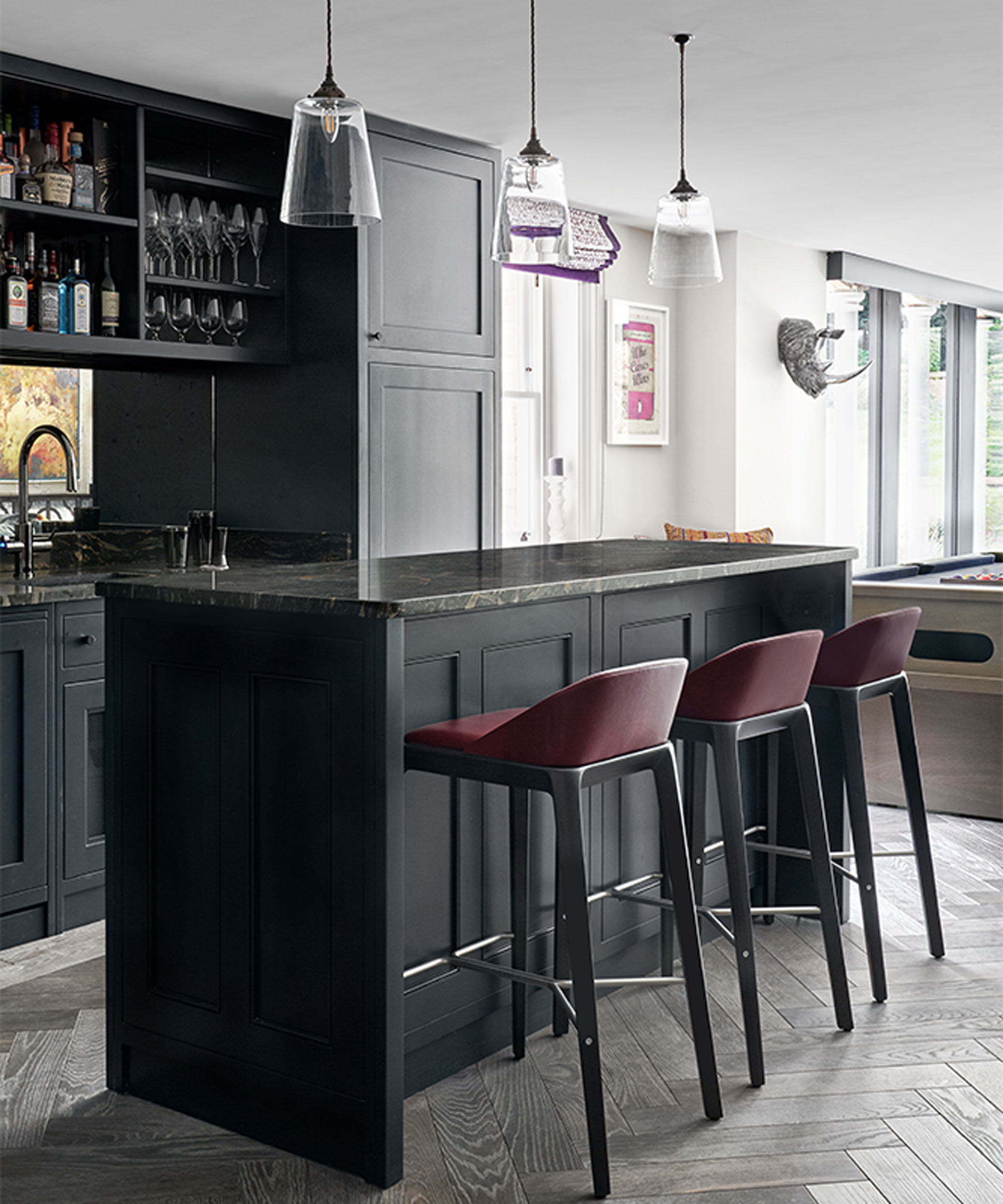 Grey kitchen ideas with black freestanding island