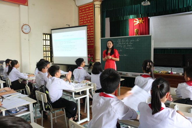 Bộ GDĐT hướng dẫn giáo viên đã nghỉ việc truy lĩnh tiền dạy thêm giờ