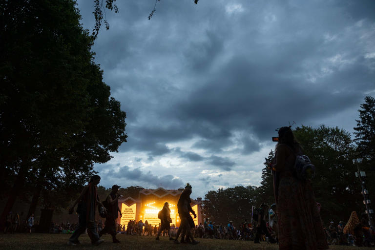 Tens of thousands of festivalgoers forced to evacuate on final night of ...