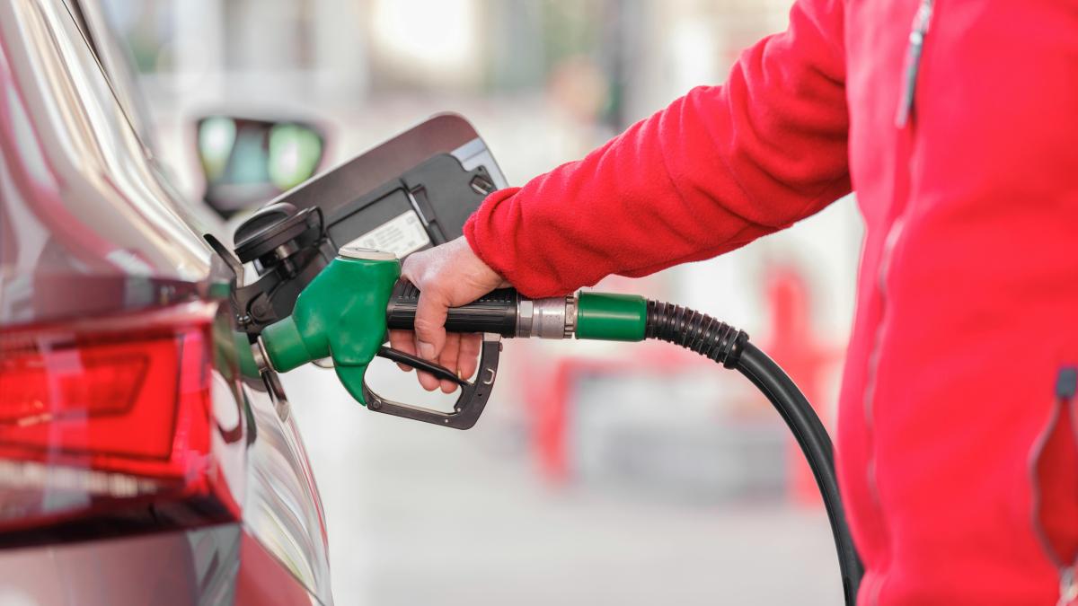 Sube el precio de la gasolina: el Gobierno vuelve a aplicar el IVA del ...