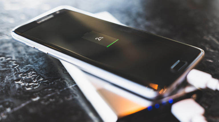 Here's what the 'battery saver' on your Android phone actually does