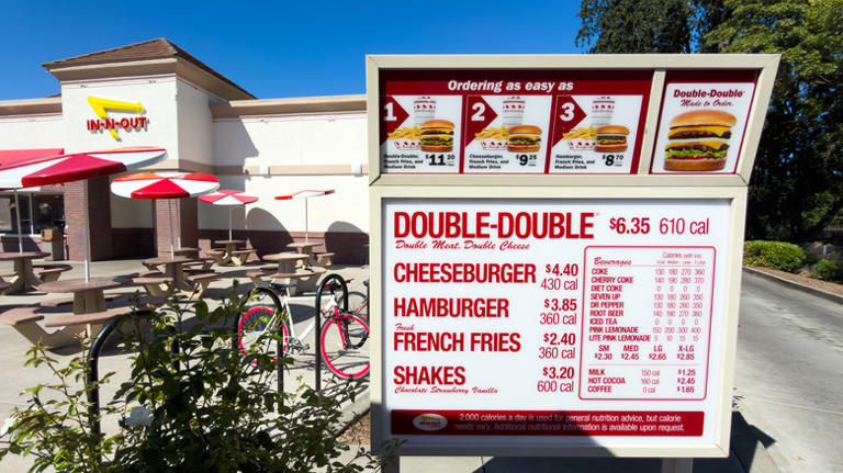 Are In-N-Out's menu prices the same at every location?