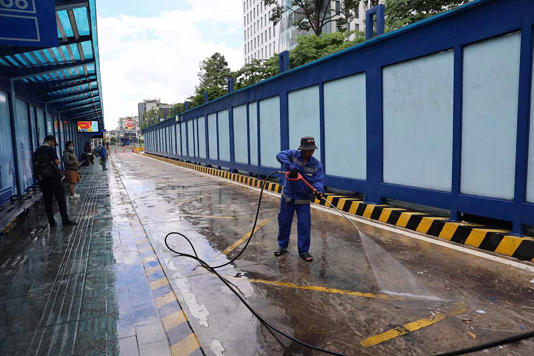 Trước ngày miễn phí vé xe buýt, TPHCM chỉnh trang nhà chờ, nhà vệ sinh công cộng