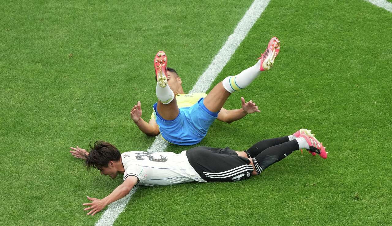 What happens if a World Cup knockout match is tied? Extra time ...