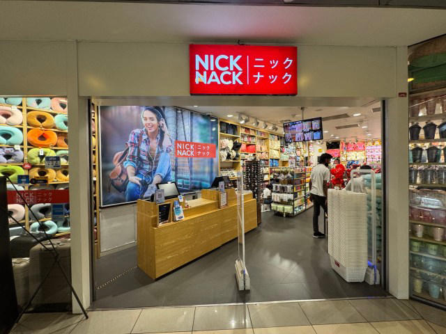 【スリランカ】『ユニクロ』に酷似した『メイソウ』に酷似した『ニックナック』って…もはや何? / そして深まる「ポケカっぽい何か」のナゾ