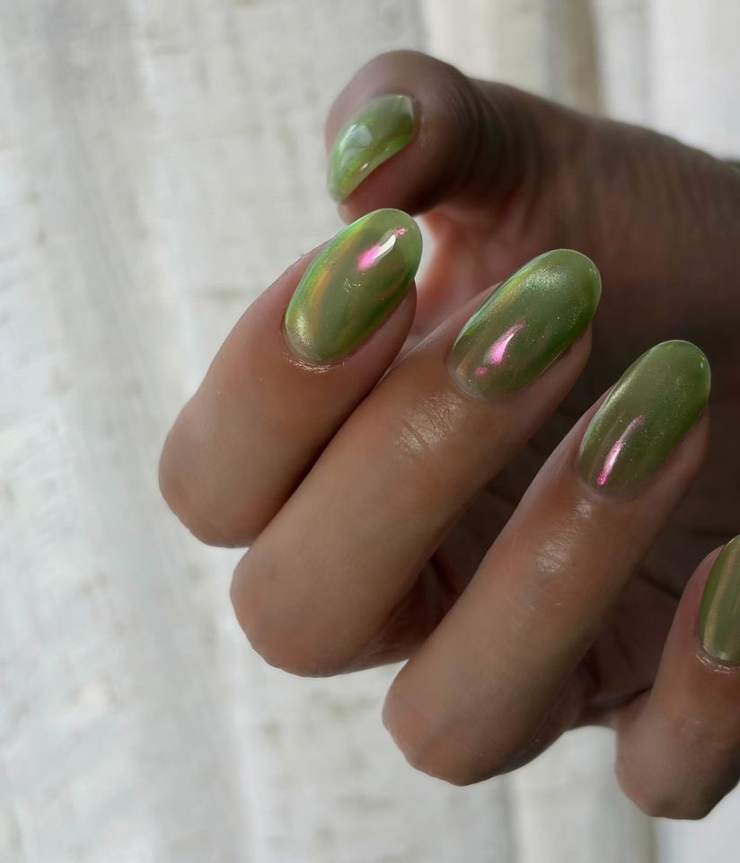 Green and pink cat-eye nails