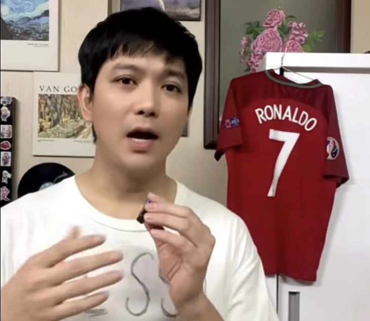 Ca sĩ Tim gây phẫn nộ, mỉa mai Messi