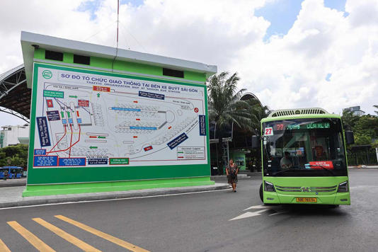 Trước ngày miễn phí vé xe buýt, TPHCM chỉnh trang nhà chờ, nhà vệ sinh công cộng