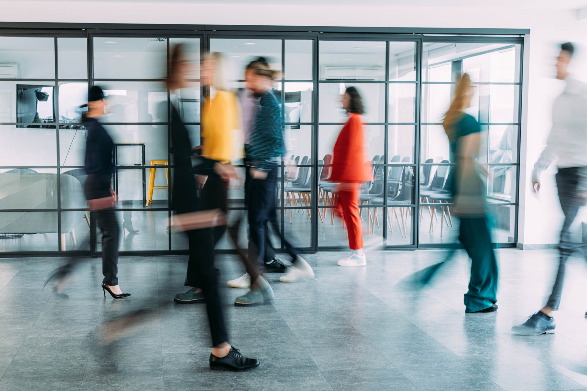 Five minutes of walking every hour: the best way to perform well at work