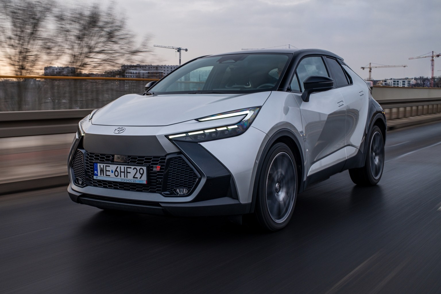 Oszczędna Toyota zaskakuje. Spalanie 3,7 l/100 km, Polacy kupują 27 aut ...