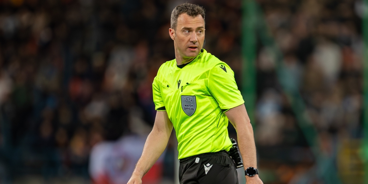 Referee gets cramp and brings a bizarre pause to USA World Cup win