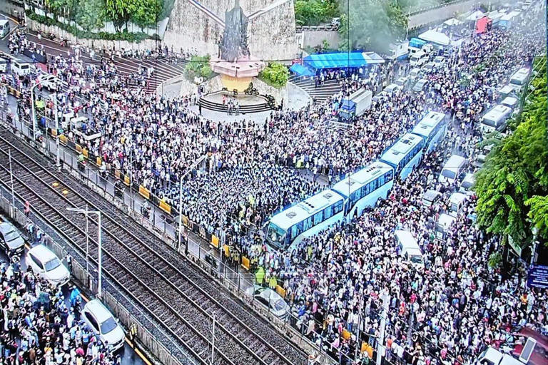 Crowd size at EDSA rally hits 10,000; NCRPO, other PNP units under full ...