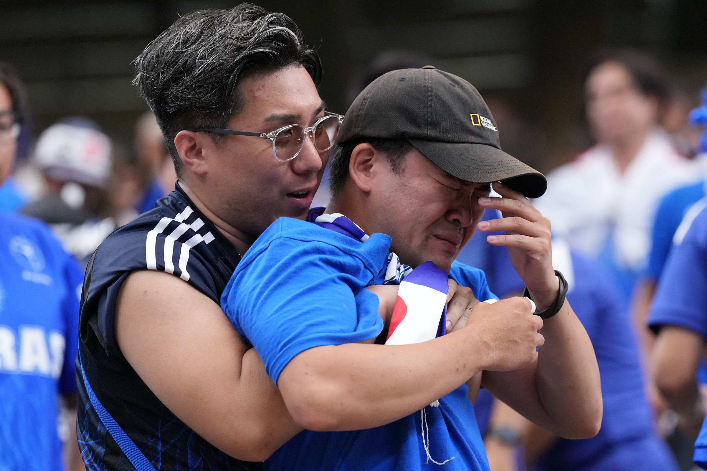 Nỗi nuối tiếc của CĐV Nhật khi đội tuyển bị loại khỏi World Cup