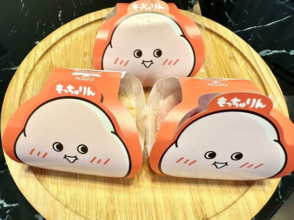 話題沸騰?ついに手に入れた 売り切れ必至の「もっちゅりん」全種類食 …