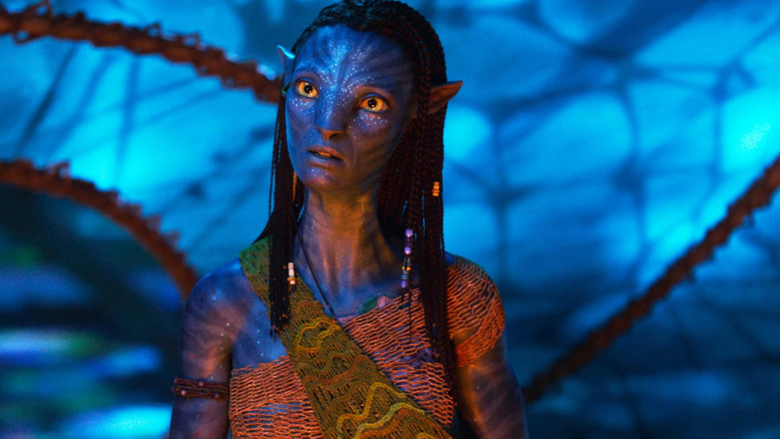 Zoe Saldana's Neytiri looks worried in Avatar Fire & Ash