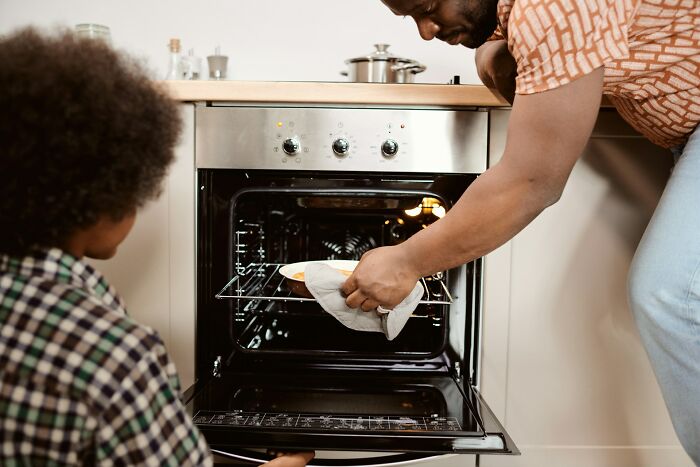 34 Everyday Habits People Only Have Because They Grew Up Poor