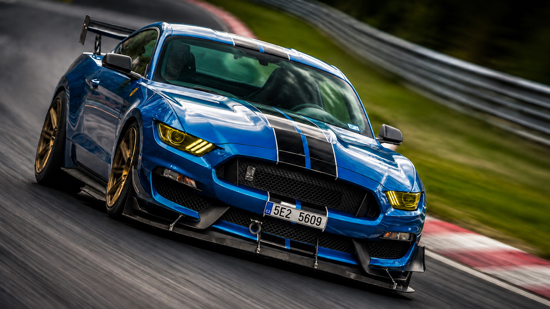 Ford Mustang Shelby GT350 roars loud at Nürburgring