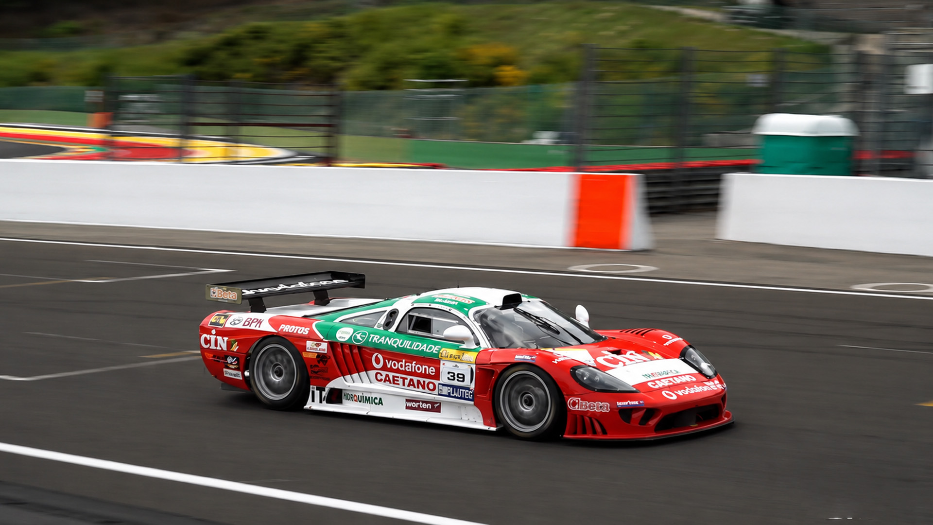 Rare Saleen S7 R hits wild speed on circuit