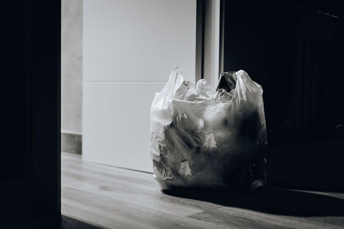 34 Everyday Habits People Only Have Because They Grew Up Poor