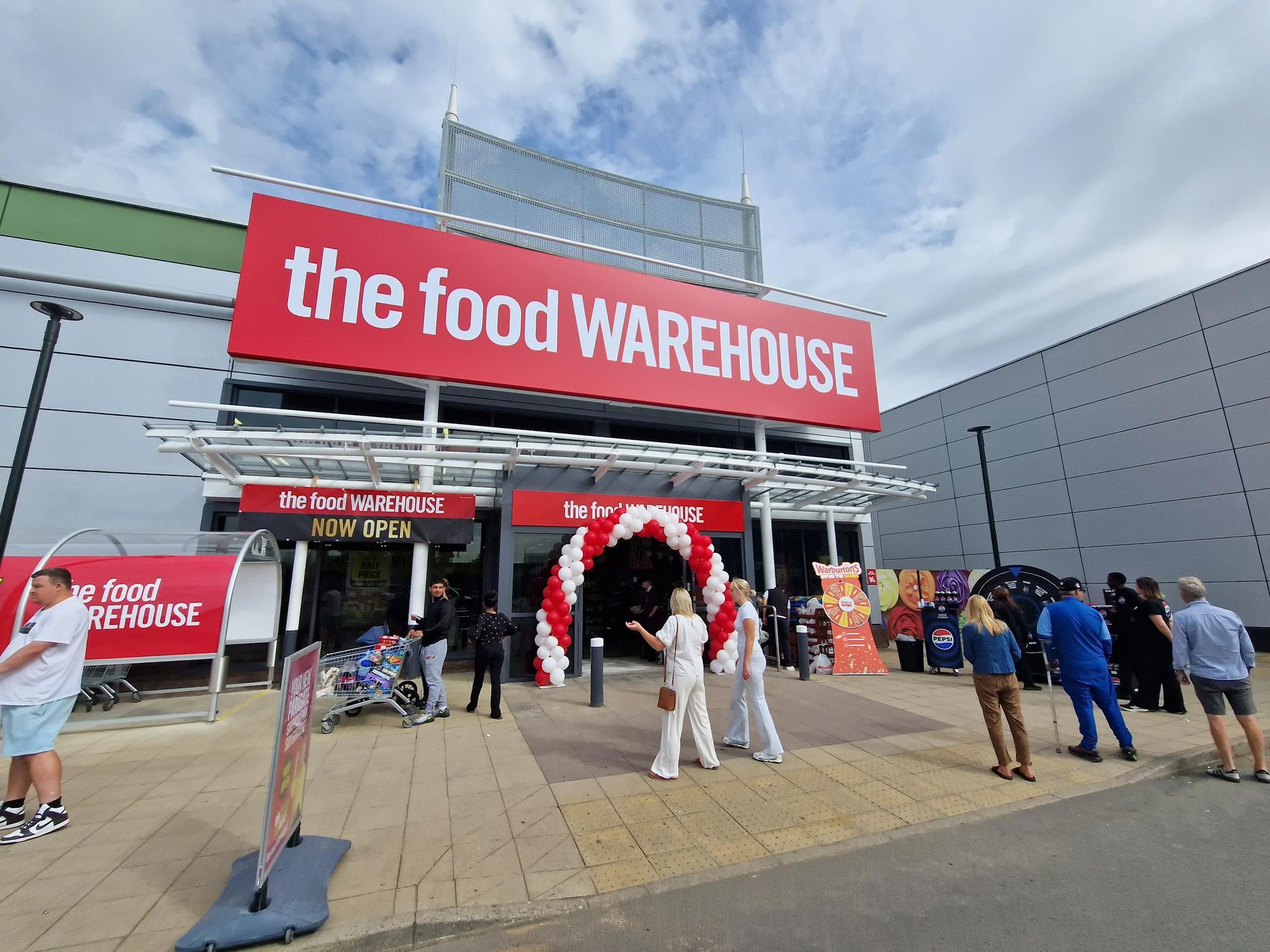 Retailer opens new food store at town shopping park
