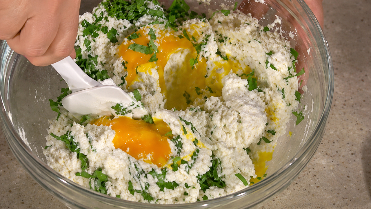 Robiola-cheese-filled ravioli recipe for a refined pasta dinner