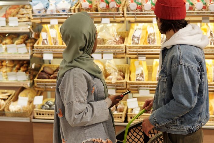 34 Everyday Habits People Only Have Because They Grew Up Poor