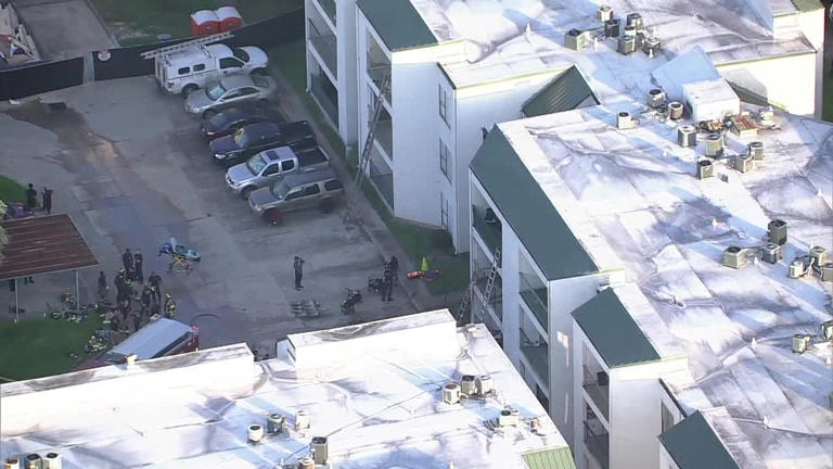 Houston apartment residents rescued from balconies amid 2-alarm fire