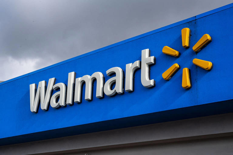 Walmart’s huge heavy duty cat tree is a true kitty playground—and it’s ...