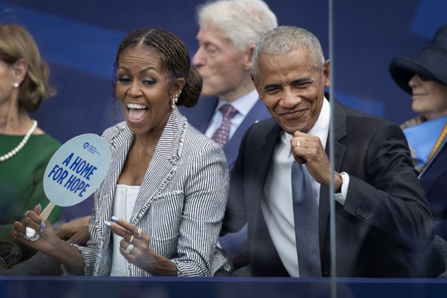Barack & Michelle Obama get flirty talking about perfect date night